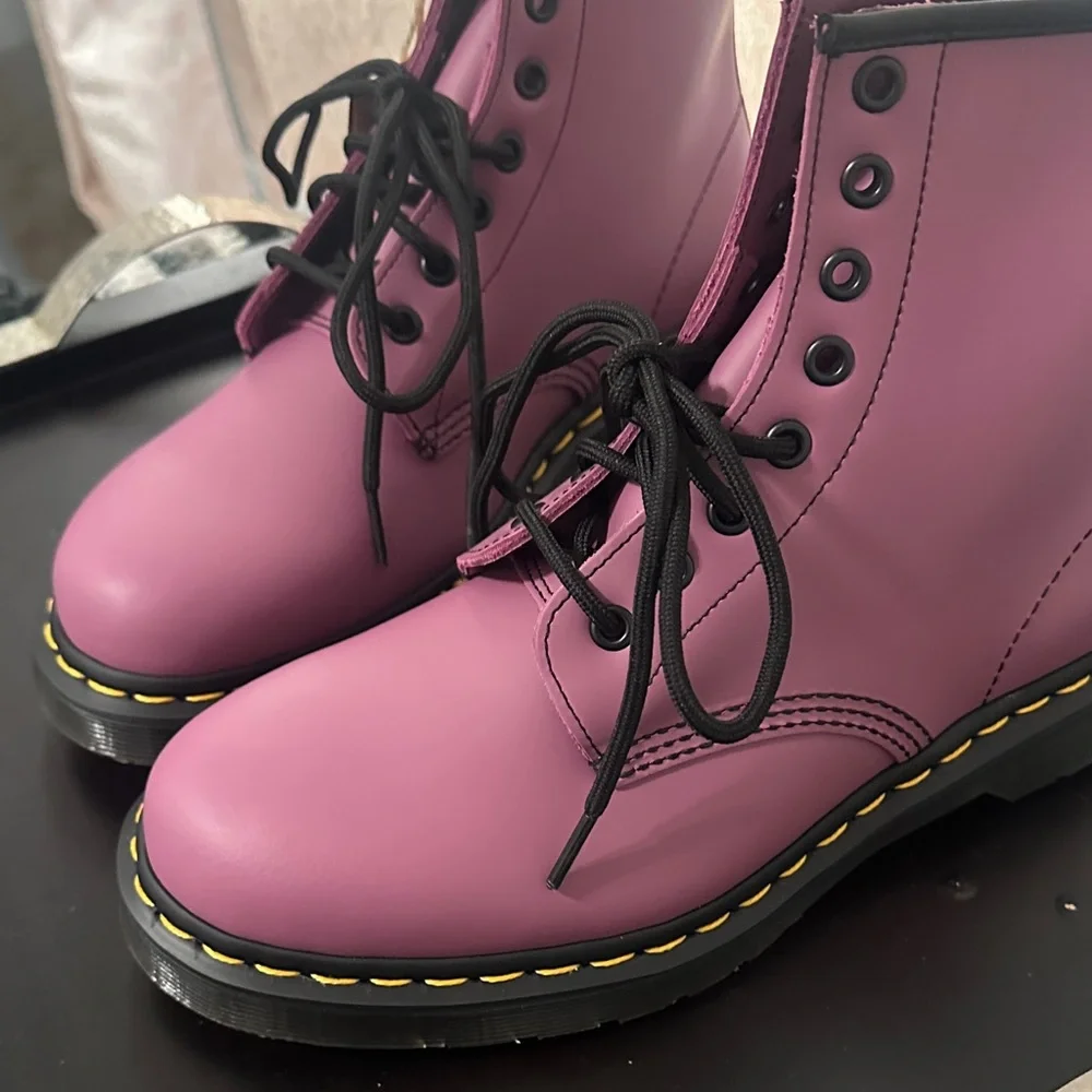 Dr. Martens 1460 Pascal Boots Pink Orchid "Rare Color" Leather Women’s Size 9 - Picture 3 of 4
